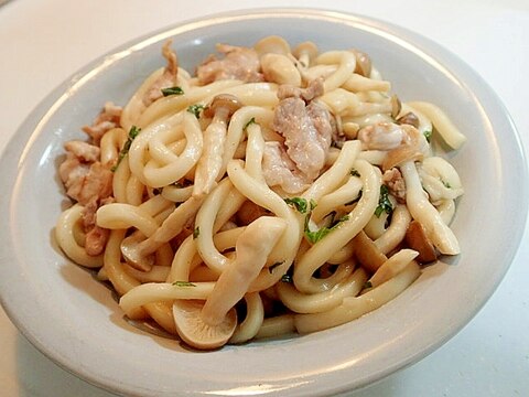 豚肉としめじと大葉の焼きうどん